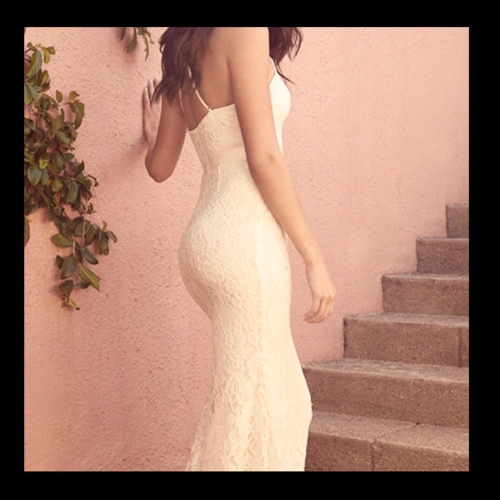 NEW MARKDOWN 🔥NWT🔥 HOT HOT HOT Cream lace maxi dress
